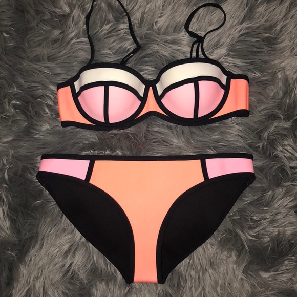 Triangl Bikini - Picture 1 of 4